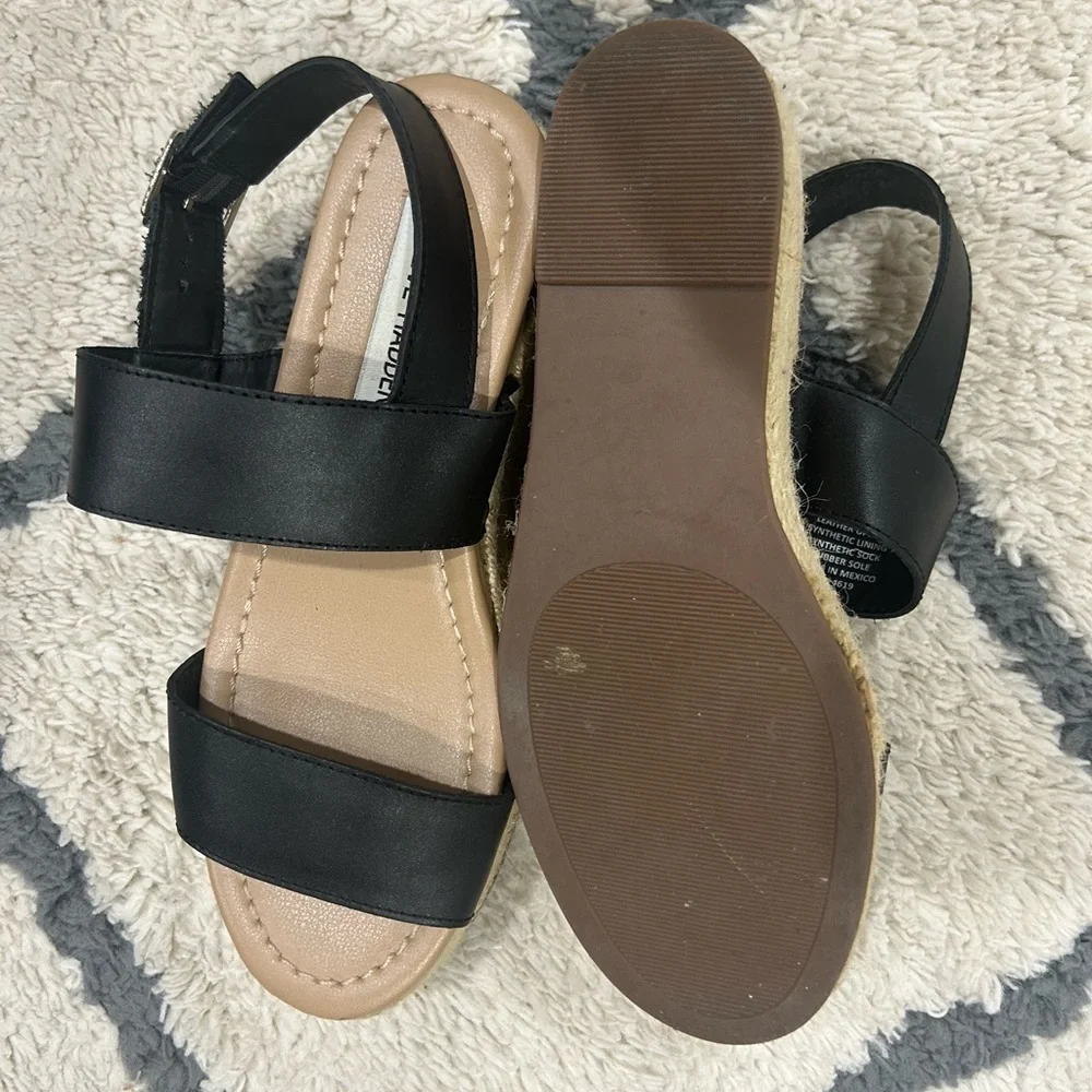 Steve Madden Fifer platform sandals Size 6M